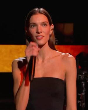 Charlotte Cardin Instagram - Dream Valentine in my dream dress ♥️ 

Bravo mon amour @aliocha.s et merci mon ami @jacquemus