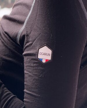 Charlotte Lemay Instagram - Ce n’est pas une collaboration rémunérée, juste une marque qui mérite d’être mise en avant : @ogarun_sport_outdoor.

Le made in France dans la mode est devenu presque introuvable. Pourtant, certaines marques continuent de prouver que c’est possible.

Ogarun, c’est du vêtement technique, performant et durable, fabriqué en grande partie en France avec des matières naturelles comme la laine mérinos. L’ensemble que je porte ici, pensé pour l’outdoor, est ultra confortable, respirant et conçu pour durer.

Moins, mais mieux. Et surtout, local. 💙🤍❤️

#MadeInFrance #Ogarun #ModeResponsable
