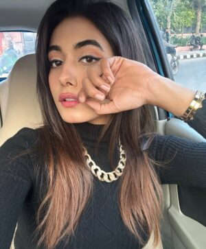 Charvi Tanya Dutta Instagram - Hey Guys .. any good reel suggestions ?? I’ve completely lost track of the new trends and tricks 😋
