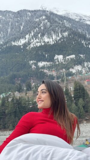 Charvi Tanya Dutta Instagram - 🌄❄️🌨️☃️🍧🏔️