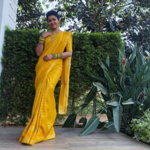 Chaya Singh Instagram - Wrapped in sunshine 💛💛💛 

#sareelove #traditionallook #weekendvibes