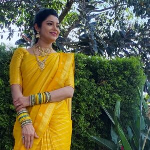 Chaya Singh Instagram - Wrapped in sunshine 💛💛💛 

#sareelove #traditionallook #weekendvibes