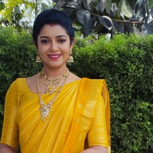 Chaya Singh Instagram - Wrapped in sunshine 💛💛💛 

#sareelove #traditionallook #weekendvibes