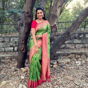 Chaya Singh Instagram - Feeling pretty 
Thank u @levishasarees for this beautiful saree

#sareelove #collab #ad