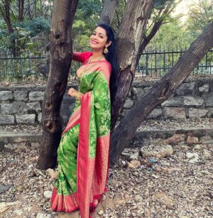 Chaya Singh Instagram - Feeling pretty 
Thank u @levishasarees for this beautiful saree

#sareelove #collab #ad