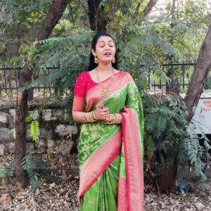 Chaya Singh Instagram - Feeling pretty 
Thank u @levishasarees for this beautiful saree

#sareelove #collab #ad