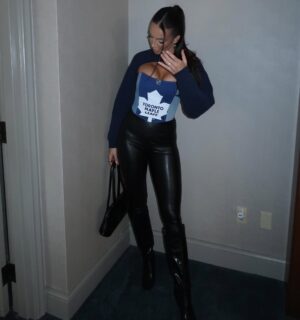 Chelsea Cardona Instagram - When in... Toronto 🤷🏻‍♀️🍁 

corset @boho_basement 
makeup @ianmaxion 
hair @vc_makeupartist 
tan @tintedbytancouver