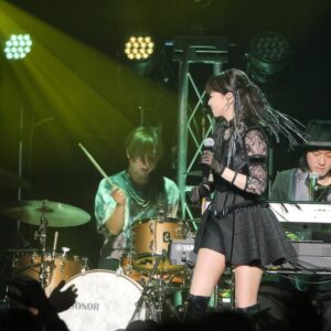 Chisato Moritaka Instagram - ⁡
森高千里2024『レッツ・ゴォーゴォー！ツアー』追加公演
2月1日 大阪 Zepp Osaka Bayside公演 終了しました！
 
Zepp Osaka Baysideでのライブは初めてでした！
会場近くにはUSJ、対岸には観覧車があって、
見るだけでもワクワクした気持ちになりました～。
 
私のライブはいかがでしたか？皆さんワクワクしましたか？
大きな声援と多くの拍手に包まれて幸せでした～。
大阪の皆さんありがとうございました！
 
今日はバンドリーダー高橋さんのお誕生日でした。
リハーサルではサプライズもしましたよ～。
明日のツアー最終日までメンバー＆スタッフと全力で駆け抜けていきまーす！
 
#chisatomoritaka
#森高千里
#レッツゴォーゴォーツアー
#大阪府
#大阪市
#此花区
#ZeppOsakaBayside
#道頓堀くくる の「#たこ焼」
#ダイヤ製パン の「#サンドイッチ」
#マサヒコオズミパリ #masahikoozumiparis の「#ケーキ」
#嶋屋 の「#あべのポテト」