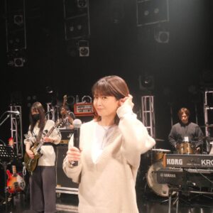 Chisato Moritaka Instagram - ⁡
森高千里2024『レッツ・ゴォーゴォー！ツアー』追加公演
2月1日 大阪 Zepp Osaka Bayside公演 終了しました！
 
Zepp Osaka Baysideでのライブは初めてでした！
会場近くにはUSJ、対岸には観覧車があって、
見るだけでもワクワクした気持ちになりました～。
 
私のライブはいかがでしたか？皆さんワクワクしましたか？
大きな声援と多くの拍手に包まれて幸せでした～。
大阪の皆さんありがとうございました！
 
今日はバンドリーダー高橋さんのお誕生日でした。
リハーサルではサプライズもしましたよ～。
明日のツアー最終日までメンバー＆スタッフと全力で駆け抜けていきまーす！
 
#chisatomoritaka
#森高千里
#レッツゴォーゴォーツアー
#大阪府
#大阪市
#此花区
#ZeppOsakaBayside
#道頓堀くくる の「#たこ焼」
#ダイヤ製パン の「#サンドイッチ」
#マサヒコオズミパリ #masahikoozumiparis の「#ケーキ」
#嶋屋 の「#あべのポテト」