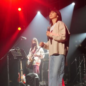 Chisato Moritaka Instagram - ⁡
森高千里2024『レッツ・ゴォーゴォー！ツアー』追加公演
2月1日 大阪 Zepp Osaka Bayside公演 終了しました！
 
Zepp Osaka Baysideでのライブは初めてでした！
会場近くにはUSJ、対岸には観覧車があって、
見るだけでもワクワクした気持ちになりました～。
 
私のライブはいかがでしたか？皆さんワクワクしましたか？
大きな声援と多くの拍手に包まれて幸せでした～。
大阪の皆さんありがとうございました！
 
今日はバンドリーダー高橋さんのお誕生日でした。
リハーサルではサプライズもしましたよ～。
明日のツアー最終日までメンバー＆スタッフと全力で駆け抜けていきまーす！
 
#chisatomoritaka
#森高千里
#レッツゴォーゴォーツアー
#大阪府
#大阪市
#此花区
#ZeppOsakaBayside
#道頓堀くくる の「#たこ焼」
#ダイヤ製パン の「#サンドイッチ」
#マサヒコオズミパリ #masahikoozumiparis の「#ケーキ」
#嶋屋 の「#あべのポテト」