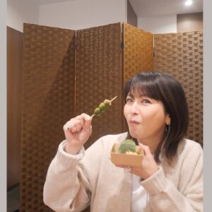 Chisato Moritaka Instagram - ⁡
森高千里2024『レッツ・ゴォーゴォー！ツアー』追加公演
2月1日 大阪 Zepp Osaka Bayside公演 終了しました！
 
Zepp Osaka Baysideでのライブは初めてでした！
会場近くにはUSJ、対岸には観覧車があって、
見るだけでもワクワクした気持ちになりました～。
 
私のライブはいかがでしたか？皆さんワクワクしましたか？
大きな声援と多くの拍手に包まれて幸せでした～。
大阪の皆さんありがとうございました！
 
今日はバンドリーダー高橋さんのお誕生日でした。
リハーサルではサプライズもしましたよ～。
明日のツアー最終日までメンバー＆スタッフと全力で駆け抜けていきまーす！
 
#chisatomoritaka
#森高千里
#レッツゴォーゴォーツアー
#大阪府
#大阪市
#此花区
#ZeppOsakaBayside
#道頓堀くくる の「#たこ焼」
#ダイヤ製パン の「#サンドイッチ」
#マサヒコオズミパリ #masahikoozumiparis の「#ケーキ」
#嶋屋 の「#あべのポテト」