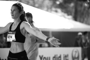 Chloe East Instagram - 🙏 honolulu marathon trip 🙏
