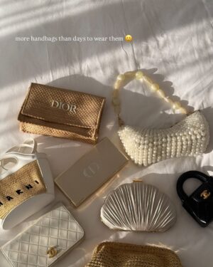 Chloe Lloyd Instagram - *this & not knowing what day it is*🍸🏝️ 
heres a lil’ album of holiday pics from the last few days at @dhigalimaldives before we head off to our next island. 
Snorkelling with turtles & Manta Rays was incredible and the sunsets are something else. What a magical world we live in. 
☀️ 🐢🐠 🐬