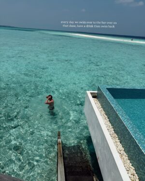Chloe Lloyd Instagram - *this & not knowing what day it is*🍸🏝️ 
heres a lil’ album of holiday pics from the last few days at @dhigalimaldives before we head off to our next island. 
Snorkelling with turtles & Manta Rays was incredible and the sunsets are something else. What a magical world we live in. 
☀️ 🐢🐠 🐬