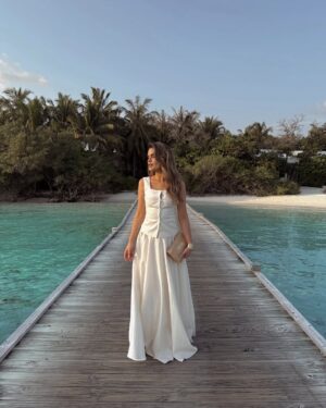 Chloe Lloyd Instagram - We woke up in our happy place - The Maldives🥹
We’ve been counting down the days to this trip for the last year! We adore it here SO much and just feel so lucky to even step foot on this beautiful place. It’s just so calming and how beautiful it is just can’t be captured in photographs! No cars, no pollution, just beautiful scenery, clear blue waters, thriving greenery and stunning wildlife. We’re doing two islands this year and are currently staying at Dhigali. 🤍
Island: @dhigalimaldives 
linen skirt & top: @aavelleofficial 
bag @diorbeauty @dior 
#maldives #maldives🌴
