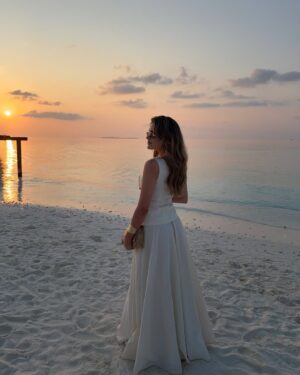 Chloe Lloyd Instagram - We woke up in our happy place - The Maldives🥹
We’ve been counting down the days to this trip for the last year! We adore it here SO much and just feel so lucky to even step foot on this beautiful place. It’s just so calming and how beautiful it is just can’t be captured in photographs! No cars, no pollution, just beautiful scenery, clear blue waters, thriving greenery and stunning wildlife. We’re doing two islands this year and are currently staying at Dhigali. 🤍
Island: @dhigalimaldives 
linen skirt & top: @aavelleofficial 
bag @diorbeauty @dior 
#maldives #maldives🌴