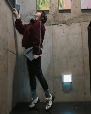 Choi Kang-hee Instagram - #휠라 #에샤페 #에샤페V2
 
헤일리 비버 신은거보고 예뻐서 
영화사진 말구 오랜만에 일상 사진 올리는 
더 따뜻해지기전에 😆 

#회사1층커피숍#어로드#1일1뱅쇼ㅎ