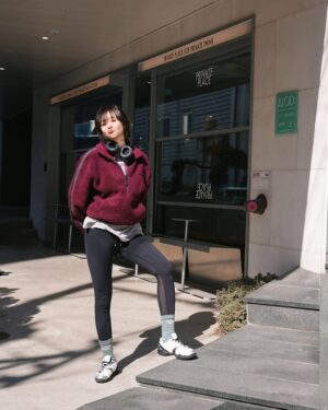 Choi Kang-hee Instagram - #휠라 #에샤페 #에샤페V2
 
헤일리 비버 신은거보고 예뻐서 
영화사진 말구 오랜만에 일상 사진 올리는 
더 따뜻해지기전에 😆 

#회사1층커피숍#어로드#1일1뱅쇼ㅎ