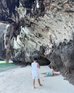 Chotika Wongwilas Instagram - Welcome summer ร้อนสู้แดดนิดนึง ☀️😎🌊

#cho_cosmetics #กันแดดออร์แกนิค