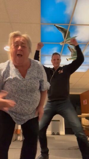 Christel de Laat Instagram - Natuurlijk moesten wij deze @tiktok trend ook even uitproberen! 💃