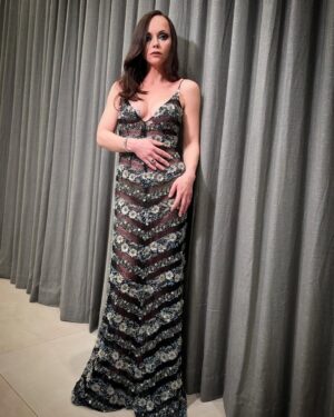 Christina Ricci Instagram - Fun night at the @vanityfair Oscar party wearing @rodarte ❤️‍🔥 and @martinkatzjewels 

Last slide is what happens when you give @markhamptonhair your clutch ♥️

@benjaminpuckey @markhamptonhair 
@absolute4ngel