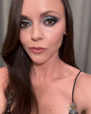 Christina Ricci Instagram - Fun night at the @vanityfair Oscar party wearing @rodarte ❤️‍🔥 and @martinkatzjewels 

Last slide is what happens when you give @markhamptonhair your clutch ♥️

@benjaminpuckey @markhamptonhair 
@absolute4ngel
