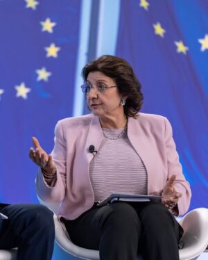 Christine Lagarde Instagram - 60% of Europeans with low financial literacy are women. This gender gap is a systemic issue that affects the entire European economic fabric, including our monetary policy and financial stability.

We need to #AccelerateAction, advance women’s financial empowerment and take swift steps towards gender equality.