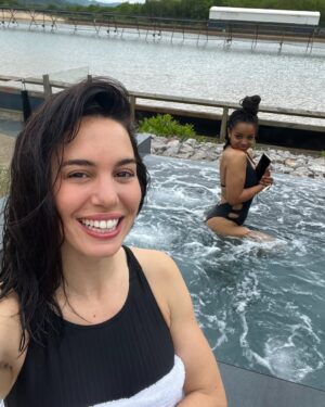 Christy Carlson Romano Instagram - What do two mamas do after they've been tortured for 8 days? We hit the spa and went shopping in London! 🧖‍♀️🇬🇧🥂

We saw @hartluck on the way out and were so relieved the Sensei was safe. 🙏

@kylapratt couldn't have been thru this with anyone but you sis. IYKYK. People are going to have their opinions on whatever we did, but at the end of the day it's like you said - we DID that! 💪 

#SpecialForcesFOX