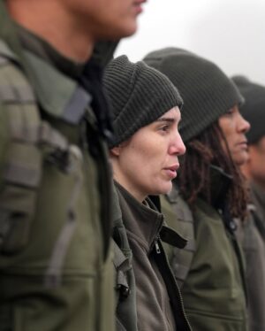 Christy Carlson Romano Instagram - Special Forces dump. Love the vid of coming home to my babies and hubs. You can tell I'm hurtin! 

This show has meant so much to me. 🖤💪 The reunion hosted by @nickviall is now up online! I'll put link in my stories. 

Thank you @foxtv for casting me this season.

To my SF fam. Love you. 

@themarionjones 
@iamkaylanicole 
@alanarblanchard 
@hartluck 
@showtimetate 
@cam 
@brodyjenner 
@landondonovan10 
@jordyn_wieber 
@nathangadrian 
@stephenbaldwin7 
@tristasutter 
@deniserichards 
@ali.manno 
@kylapratt 

#SpecialForcesFOX