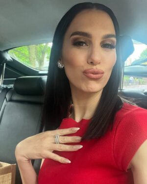 Christy Carlson Romano Instagram - Special Forces dump. Love the vid of coming home to my babies and hubs. You can tell I'm hurtin! 

This show has meant so much to me. 🖤💪 The reunion hosted by @nickviall is now up online! I'll put link in my stories. 

Thank you @foxtv for casting me this season.

To my SF fam. Love you. 

@themarionjones 
@iamkaylanicole 
@alanarblanchard 
@hartluck 
@showtimetate 
@cam 
@brodyjenner 
@landondonovan10 
@jordyn_wieber 
@nathangadrian 
@stephenbaldwin7 
@tristasutter 
@deniserichards 
@ali.manno 
@kylapratt 

#SpecialForcesFOX
