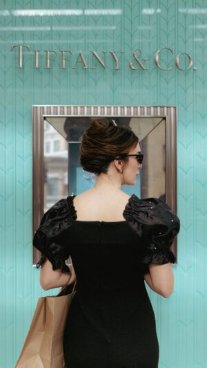 Christy Carlson Romano Instagram - WIN A TIFFANY’S NECKLACE & $300 IVY CITY GIFT CARD 💍💎 {$1,200 VALUE)
***giveaway closed***

{winners are Kristin Gavett & Lacey McCarthy} 

we’re so beyond excited for our Breakfast at Tiffany’s inspired dress release with @thechristycarlsonromano ! to celebrate, we’re giving away a Tiffany Pearl Necklace and Ivy Gift card to T W O lucky winners!!

RULES:
🤍 like this post & follow @ivycityco & @thechristycarlsonromano 
🤍 comment TIFFANY to get the official giveaway link sent to your dms & fill out the form!

✨ BONUS: share this post to your stories!!

The winner will be randomly chosen & announced on our @ivycityco stories & giveaway page!! good luck!! 🎀

{the giveaway is not sponsored, endorsed, administered by, or associated with Instagram. Must be 18  to enter. Open to USA citizens only. No purchase necessary to enter!}