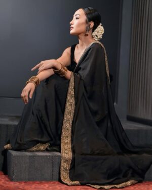 Chum Darang Instagram - Bobby Doll in Saree 🖤
For @ndtvmarathi entertainment awards.
.
.
.

Outfit: @kreationby.kj 
Hair & make up 💄: @beautyeshhh 
📸 : @dipeshpatel_photography