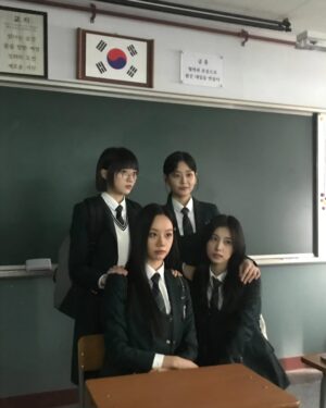 Chung Su-bin Instagram - 선의의 경쟁 마지막화 오늘밤 0시

끝까지 예측불가할테니 많은시청부탁드립니다 🐈💙💛🩷💚

마지막날 달려와준 언니덕에 눙물광광😭🩵