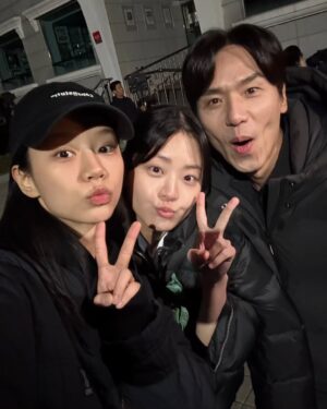 Chung Su-bin Instagram - 선의의 경쟁 마지막화 오늘밤 0시

끝까지 예측불가할테니 많은시청부탁드립니다 🐈💙💛🩷💚

마지막날 달려와준 언니덕에 눙물광광😭🩵