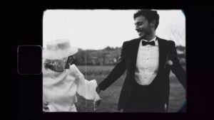 Cindy Poumeyrol Instagram - Je me rends compte qu'il y a 5 ans, beaucoup n'entre vous n'étaient pas encore ici.
Alors pour mon plus grand plaisir je vous partage notre vidéo de mariage réalisée par la merveilleuse @palmer.film 
Un mariage d'hiver, sur le thème des Peaky Blinders.
Qui s'est marié en hiver par ici ?

#mariage #peakyblinders #nocesdebois