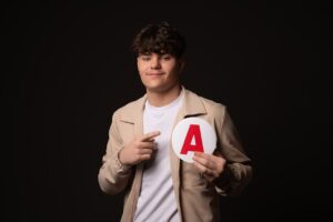 Cindy Sander Instagram - 🎉🚗 Bravo Enzo ! 🚗🎉Aujourd’hui, nous célébrons une grande victoire : l’obtention de ton permis de conduire ! Malgré quelques péripéties en cours de route, tu as persévéré et tu as réussi ! 🎓✨Une nouvelle vie s’ouvre à toi après le bac, pleine de liberté et d’aventures. Nous sommes incroyablement fiers de toi et impatients de te voir prendre la route. Profite de chaque moment et reste prudent ! ❤️#fierté #permisdeconduire #nouvellevie #enzo #aventure 
📸 @hellophoto_moselle