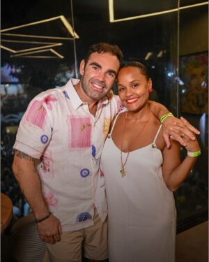 Cintia Rosa Instagram - Bahia sendo Bahia!
Amor, amigos e calor... muito calor ❣️