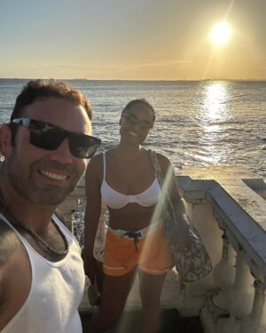 Cintia Rosa Instagram - Bahia sendo Bahia!
Amor, amigos e calor... muito calor ❣️