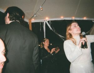 Coeur de Pirate Instagram - Moi et Marc on part pour notre lune de miel dans pas longtemps donc je voulais juste mettre des photos de notre mariage avec aucun contexte 💁🏼‍♀️