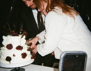 Coeur de Pirate Instagram - Moi et Marc on part pour notre lune de miel dans pas longtemps donc je voulais juste mettre des photos de notre mariage avec aucun contexte 💁🏼‍♀️
