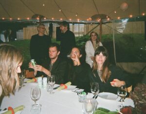 Coeur de Pirate Instagram - Moi et Marc on part pour notre lune de miel dans pas longtemps donc je voulais juste mettre des photos de notre mariage avec aucun contexte 💁🏼‍♀️