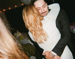 Coeur de Pirate Instagram - Moi et Marc on part pour notre lune de miel dans pas longtemps donc je voulais juste mettre des photos de notre mariage avec aucun contexte 💁🏼‍♀️