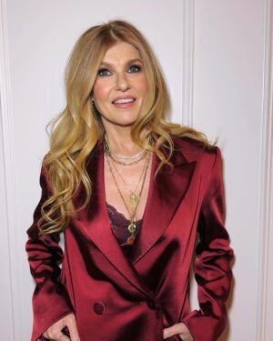 Connie Britton Instagram - Oh the glama! Love this power suit look for #ZeroDay premier. Thanks to the best of the best glam squad!
Styling: @katiebof 
Makeup: @gitabass 
Hair: @creightonbowman 
Suit and clutch: @carolinaherrera 
Earrings: @thisisstateproperty 
Tennis necklace: @nicolerosejewelry 
Personal necklaces: @foundrae
  @jenniferfisherjewelry