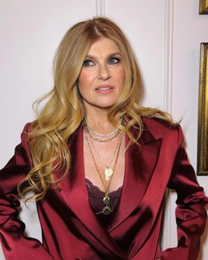 Connie Britton Instagram - Oh the glama! Love this power suit look for #ZeroDay premier. Thanks to the best of the best glam squad!
Styling: @katiebof 
Makeup: @gitabass 
Hair: @creightonbowman 
Suit and clutch: @carolinaherrera 
Earrings: @thisisstateproperty 
Tennis necklace: @nicolerosejewelry 
Personal necklaces: @foundrae
  @jenniferfisherjewelry
