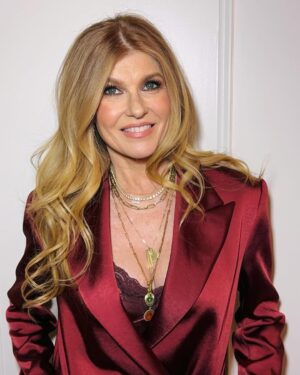 Connie Britton Instagram - Oh the glama! Love this power suit look for #ZeroDay premier. Thanks to the best of the best glam squad!
Styling: @katiebof 
Makeup: @gitabass 
Hair: @creightonbowman 
Suit and clutch: @carolinaherrera 
Earrings: @thisisstateproperty 
Tennis necklace: @nicolerosejewelry 
Personal necklaces: @foundrae
  @jenniferfisherjewelry