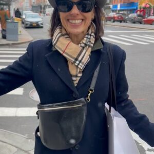 Constance Zimmer Instagram - How much I ❤️ NY just grows deeper every time I’m here. Seeing snow, seeing my incredibly talented friend @darrencriss in such a beautiful and extraordinary Broadway show @maybehappyending, getting to work and play with my friends here too, is a such a gift! #fabulousfriday #grateful