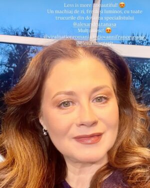 Corina Dănilă Instagram - De obicei (a se citi “de 30 de ani de televiziune”😄) aplic un machiaj destul de încărcat, necesar camerei de luat vederi care …vede și imperfecțiunile pe care nu le ai! M-a bucurat cadoul de 1 Martie al prietenilor @viralnationromania 🥰: un curs de câteva ore de automachiaj, de zi, fresh și luminos, cu @alexandru.tanasa , un tânăr specialist foarte aplicat, meticulos, răbdător și funny!! 
Un cadou foarte vesel și util, într-o după amiază de 1 Martie foarte plăcută, într-o companie la fel de plăcută, cu multe zâmbete și îmbrățișări. 
Mulțumesc, @giovannifrancesco.me & @elena.margarit 
😍❤️

#cummiampetrecutziuade1martie
#makeuplover