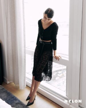 Courtney Eaton Instagram - We caught up with Yellowjackets star @courtneyeaton on the final day of #NYFW – and she looked every bit the sophisticated @michaelkors lady. Swipe to see a behind-the-scenes look at her Audrey-coded moment as she got ready for Michael Kors’ Fall 2025 runway and read more at the link in bio.

Photos: @emmacraft