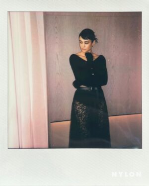 Courtney Eaton Instagram - We caught up with Yellowjackets star @courtneyeaton on the final day of #NYFW – and she looked every bit the sophisticated @michaelkors lady. Swipe to see a behind-the-scenes look at her Audrey-coded moment as she got ready for Michael Kors’ Fall 2025 runway and read more at the link in bio.

Photos: @emmacraft