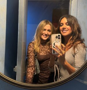 Cristina Saavedra Instagram - Se buscan espejos. 
Siempre con @marinalobo_l 🫶🏾